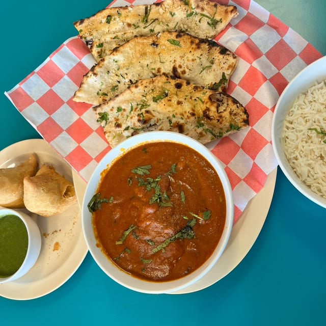 Dinner Combo (2) people 2 choices of any currys from chicken, fish, shrimp& vegetarian will come with 2 rice! 2pcs samosa 1garlic naan.